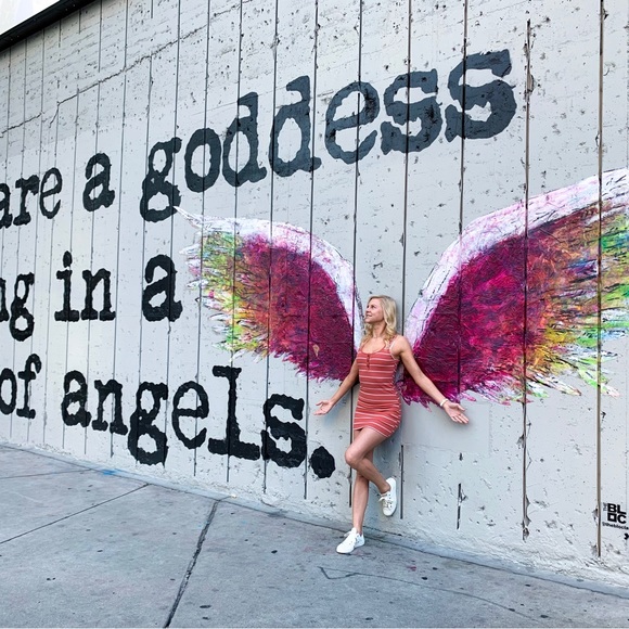 Meet your Posher, Cara - Picture 2 of 4